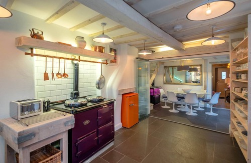 Burton Joyce Casa | Purple Poppy Cottage