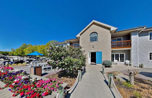 Put-in-Bay Casa | Put-in-Bay Poolview Condo #4