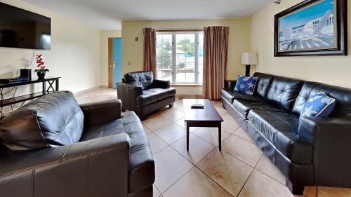 Put-in-Bay Casa | Put-in-Bay Poolview Condo #4
