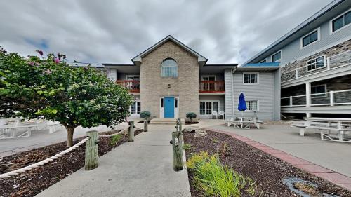 Put-in-Bay Casa | Put-in-Bay Poolview Condo #5