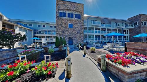 Put-in-Bay Casa | Put-in-Bay Waterfront Condo #202