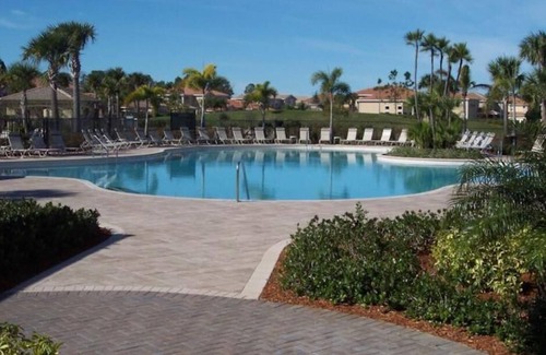 Botanica Lakes Casa | Ponga algo de brillo en su vida en Sparkleberry Drive ... Snowbirds ¡Bienvenido!