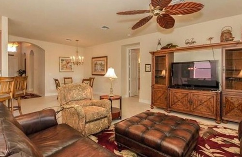Botanica Lakes Casa | Ponga algo de brillo en su vida en Sparkleberry Drive ... Snowbirds ¡Bienvenido!