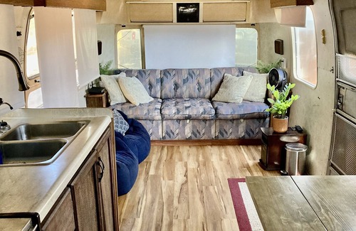 Woodland Park Casa | PVP56 Vintage 1984 Airstream RV — With Private Hot Tub!