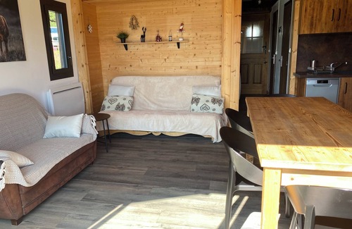 Pyrenees 2000 Chalet De Esquí | Pyrénées 2000 alquila hermoso F4 en un cómodo chalet a 200 m de las pistas