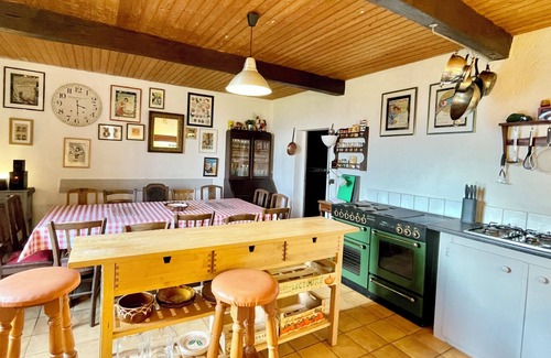 Escala Casa | Pyrenees Gite for Groups of 12, 16, 20 or 28, Jacuzzi, Heated Pool, Games Room.