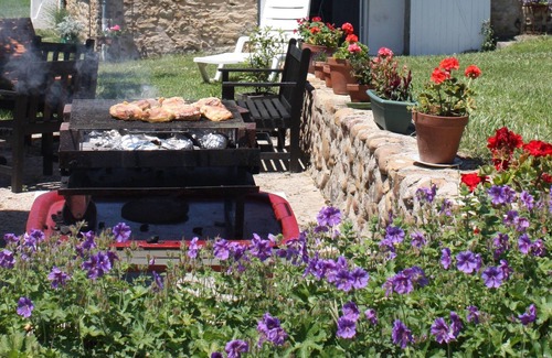 Oloron-Sainte-Marie Casa | PYRENEES THREE SPACIOUS RENTALS. GREAT FOR GATHERINGS. HOUSE, COTTAGE , CABIN.