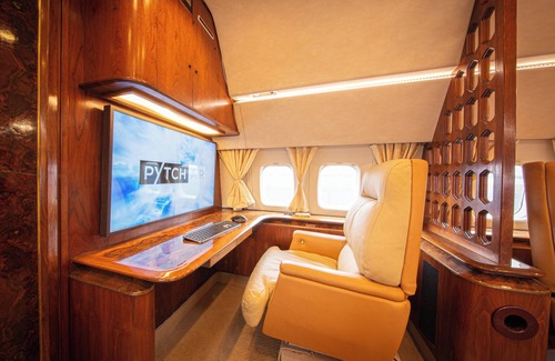 Hanham Alquiler De Eote | PYTCHAir Boeing 727 Private Jet Hotel