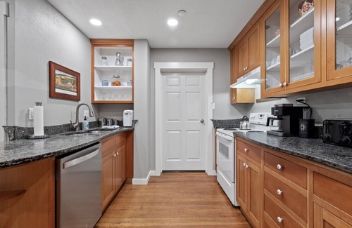 Baker City Apartamento | Castle Hideaway - New! Gorgeous Downtown Space, 1 Bdrm, Local Golfing 50% Off!