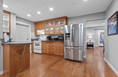 Baker City Apartamento | Castle Hideaway - New! Gorgeous Downtown Space, 1 Bdrm, Local Golfing 50% Off!