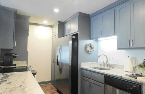 Demere Park Condominio | Q4 Professionally decorated, 1 king, 1 queen bed