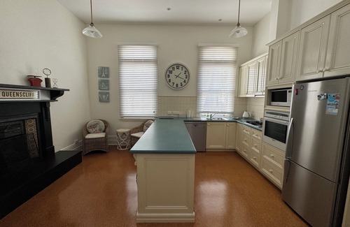 Queenscliff Casa | HERMOSA CASA HISTÓRICA RENOVADA CON LINO PROPORCIONADA