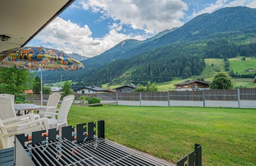 Schonbach Casa | Quaint house with huge garden in Neukirchen