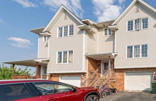 Dartmouth Casa | Quad-k Suite, A Cozy and private guest suite in Portland Estate.