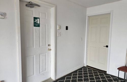 Dartmouth Casa | Quad-k Suite, A Cozy and private guest suite in Portland Estate.
