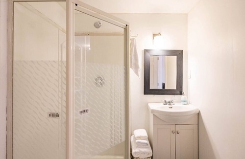 Dartmouth Casa | Quad-k Suite, A Cozy and private guest suite in Portland Estate.