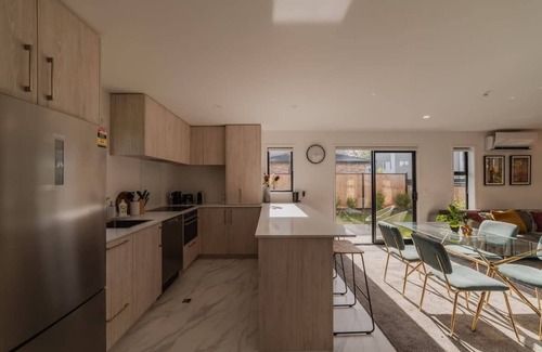 Upper Riccarton Casa | Quadrilogy Retreat: Modern Elegance in Mohua