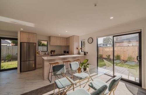Upper Riccarton Casa | Quadrilogy Retreat: Modern Elegance in Mohua