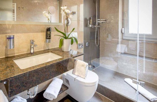 Mitte Hotel | Habitación cuádruple - Hotel Burgschmiet GmbH