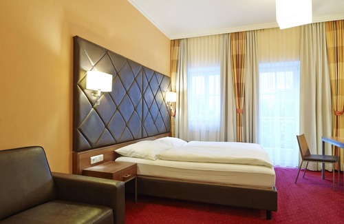 Maxglan Hotel | Habitación cuádruple con baño y aseo - Villa Ceconi, hotel