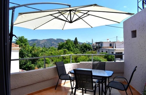 Vatolakkos Casa | Quadruple Room with Terrace - George & Helen's House