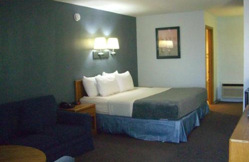 Osage Beach Hotel | Quail's Nest Inn & Suites