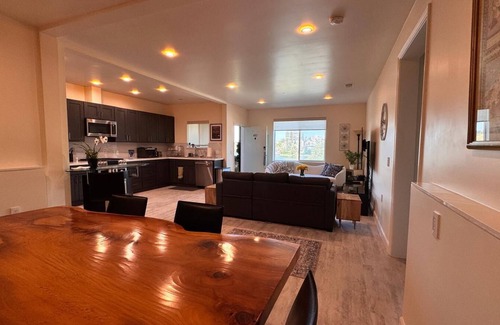 Cleveland Heights Condominio | Quaint 1-bedroom condo on the lake in Oakland Lake Merritt area