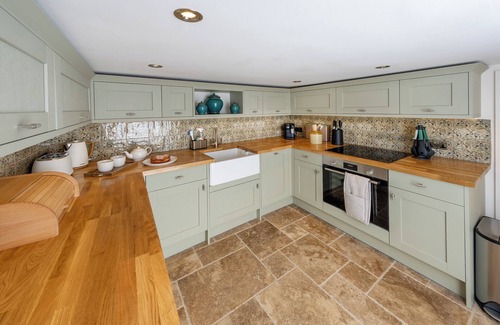 New Forest District Cabaña | Quaint 18th Century Fishermans Cottage in Lymington