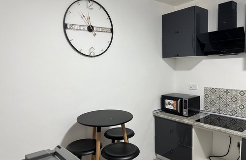 Labone Apartamento | Quaint 2-bedroom apartment with AC in charming Accra