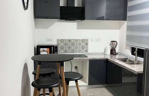 Labone Apartamento | Quaint 2-bedroom apartment with AC in charming Accra
