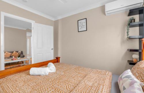 Warwick Casa | Quaint 2 bedroom fully furnished Cottage