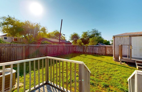 Del Mar Casa | Quaint 2-bedroom beach home with enclosed backyard private W/D