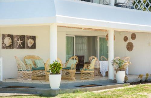 Grand Gaube Apartamento | Quaint 2BDR beach apartment in a fishing village