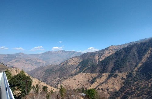 Kotgarh Casa | Quaint 4-bedroom house in Kumarsain with stunning mountain views