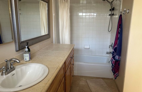 Goleta Casa | Quaint 4-bedroom house in Goleta Walk to beach, Perfect for visiting professors.