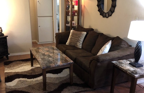 Downtown Las Vegas Apartamento | Pintoresco y encantador apartamento completamente remodelado al lado del patio.