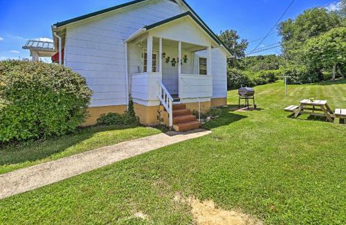 Independence Casa | Quaint and Scenic Country Cottage, 3 Mi to New River