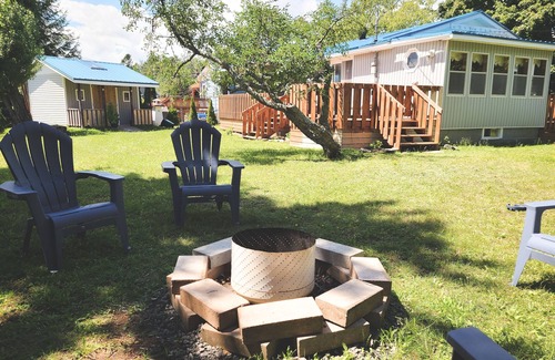 The Bluff Cabaña | Quaint beach cottage only 6 minute walk to famous Parlee Beach