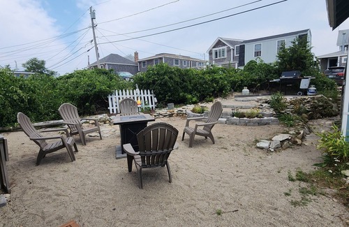 Brant Rock Cabaña | Quaint Beach Cottage-Steps to Beach- Sleeps 5