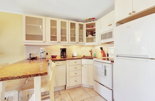 Holmes Beach Villa | Pintoresco dúplex frente a la playa en una ubicación ideal - lanai filtrada y carrito gratis!