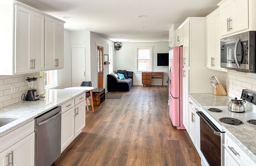 Hillsboro West End Casa | Quaint brick home - close to Vanderbilt University, Medical Center, and Hospital