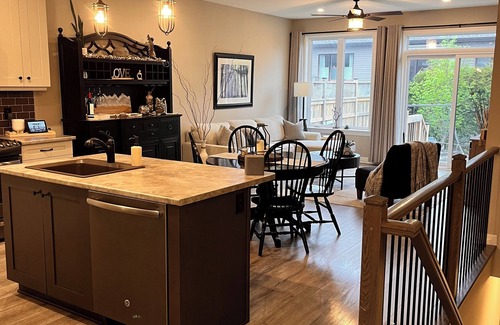 Almonte Casa | Quaint bungalow in a quaint artsy little town with a river running through it!