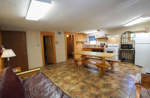 Concan Cabina | Quaint cabin located on the Frio River