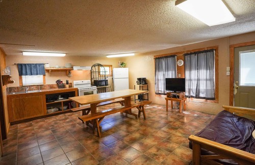 Concan Cabina | Quaint cabin located on the Frio River