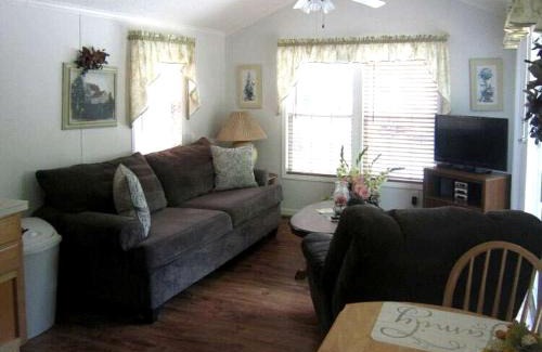 Inverness Casa | Quaint Cabin with Comfy Interior in Inverness, Florida
