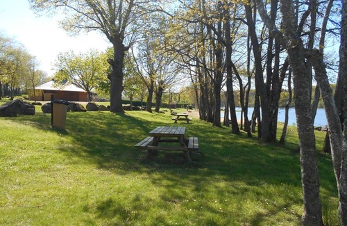 Treignat Cabaña | Chalet familiar con terraza, lago y actividades en camping 2 estrellas