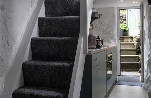 Dolgellau Cabaña | Quaint, charming cottage featuring cosy log burner