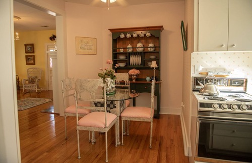 Townsend Cabaña | Quaint, charming, lots of character in this 90-year-old cottage in Townsend, TN.