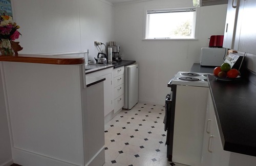 Foxton Beach Casa | Pintoresco cómodo conveniente bien equipado bach