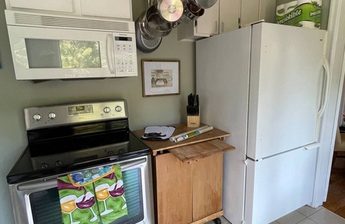 Charleston Casa | Home-Baño Privado-Quaint, Comfy, Close